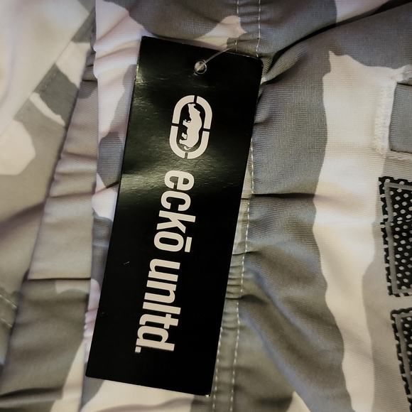 Ecko Unltd White Turbo Tiger Camo Shorts - Picture 6 of 6